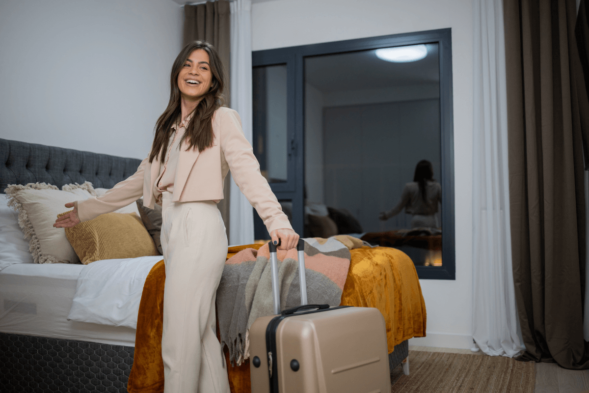 enhance-the-business-traveler-experience-with-smart-room-services-1