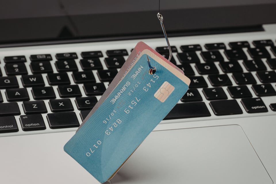 alert-traveler-phone-number-phishing-scams-in-the-travel-industry