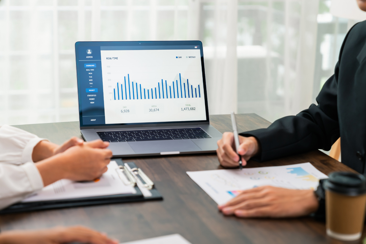 building-monthly-operational-rhythm-from-review-data-for-hotels-1